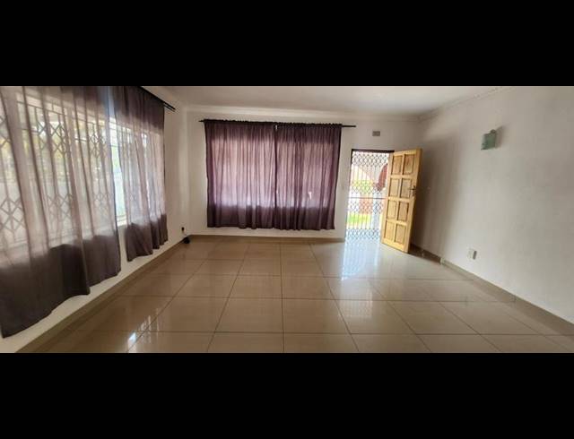 4 BEDROOM HOUSE FOR SALE IN CRAIGIEBURN